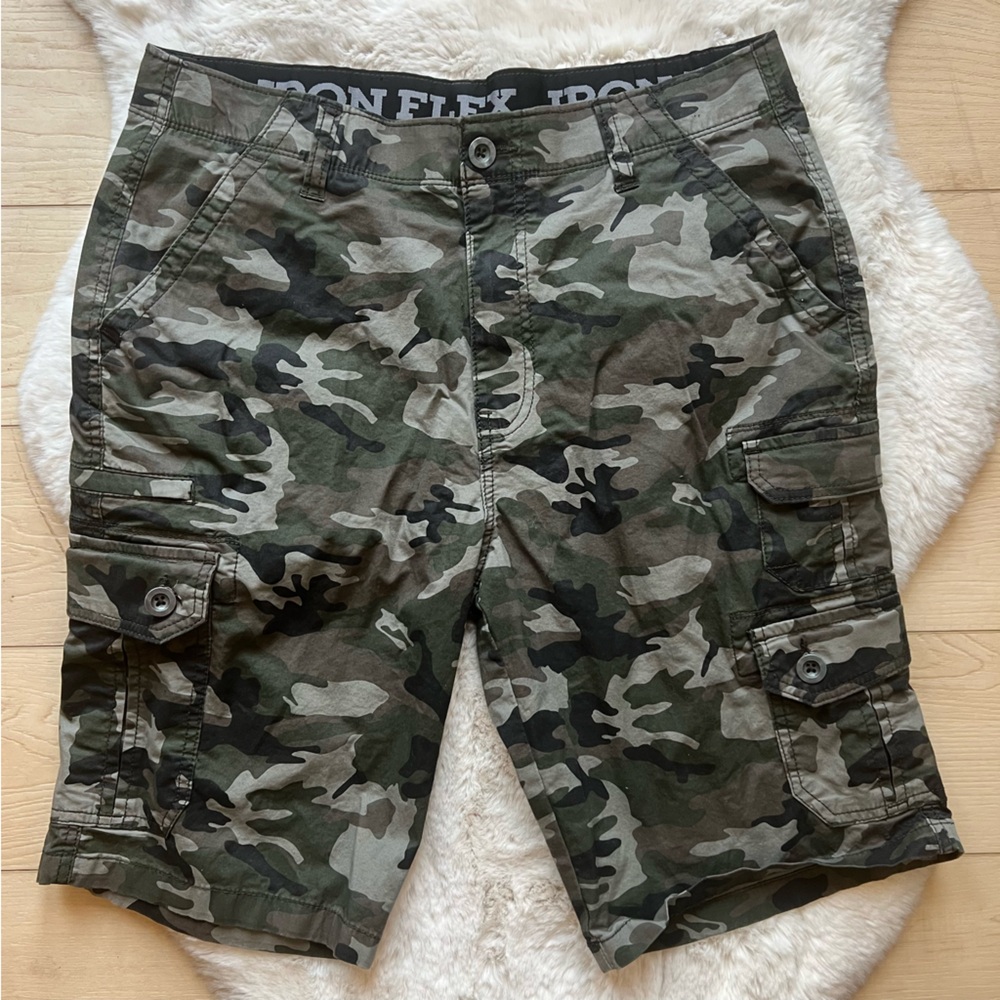 Green/Grey Camo Cargo Shorts Men’s Size 32W Sturdy Cotton Blend Long Inseam